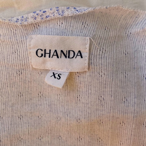 blue & white detailed flowers - Picture 2 of 4